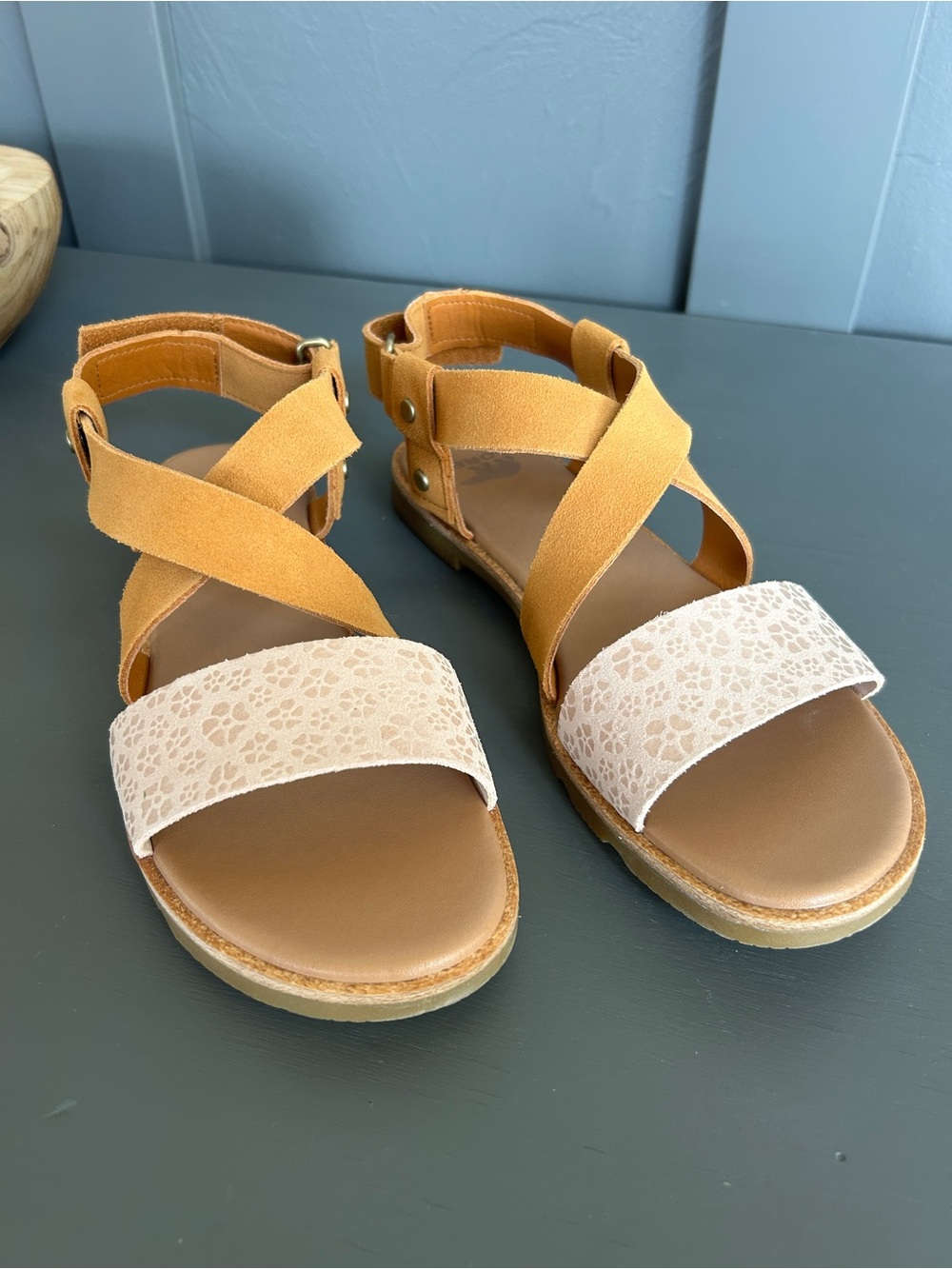 Sorel Women’s Tan and Cream Ella Crisscross Sandals